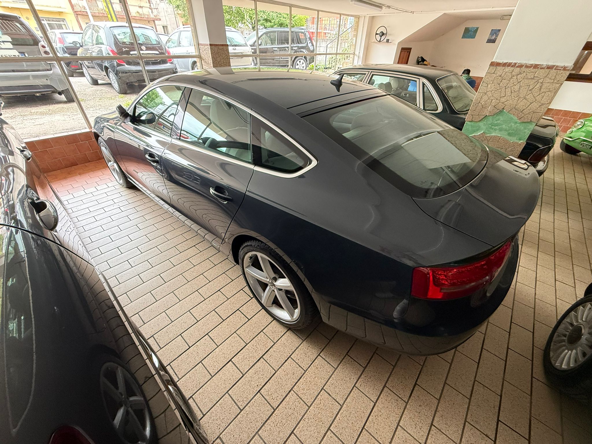 
AUDI A5  sportback 2.0 TDI 2010 full									