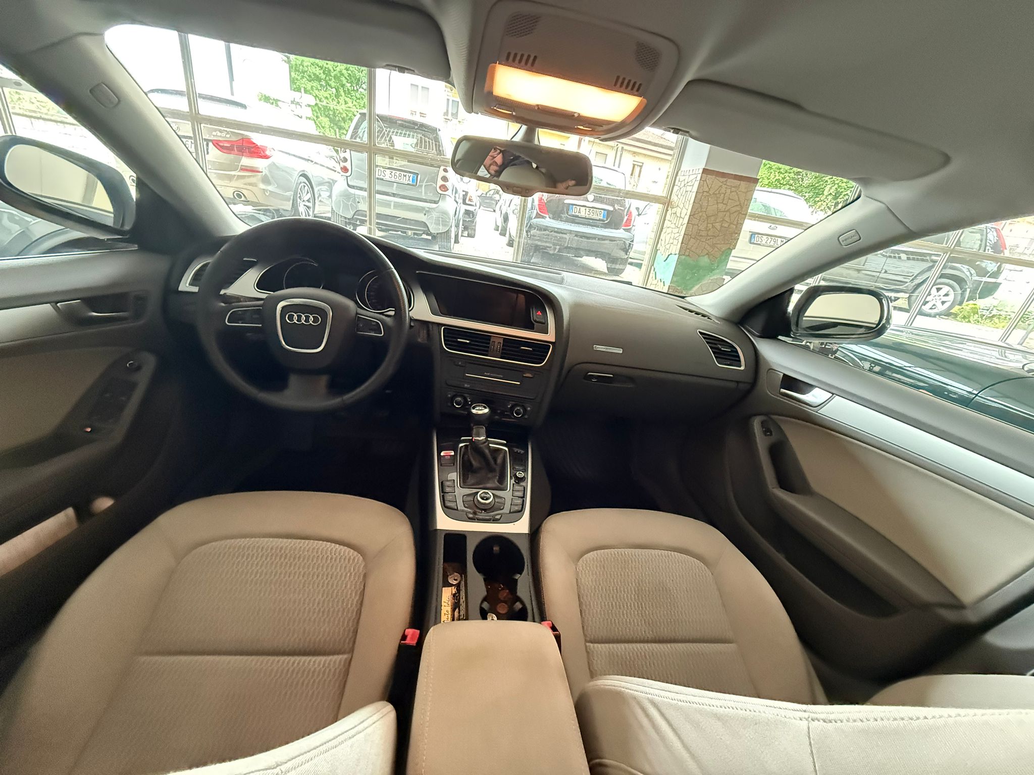 
AUDI A5  sportback 2.0 TDI 2010 full									