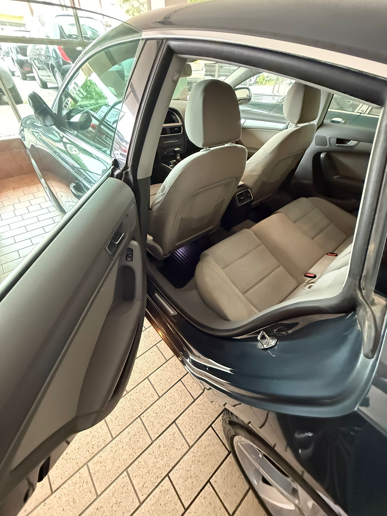 
AUDI A5  sportback 2.0 TDI 2010 full									