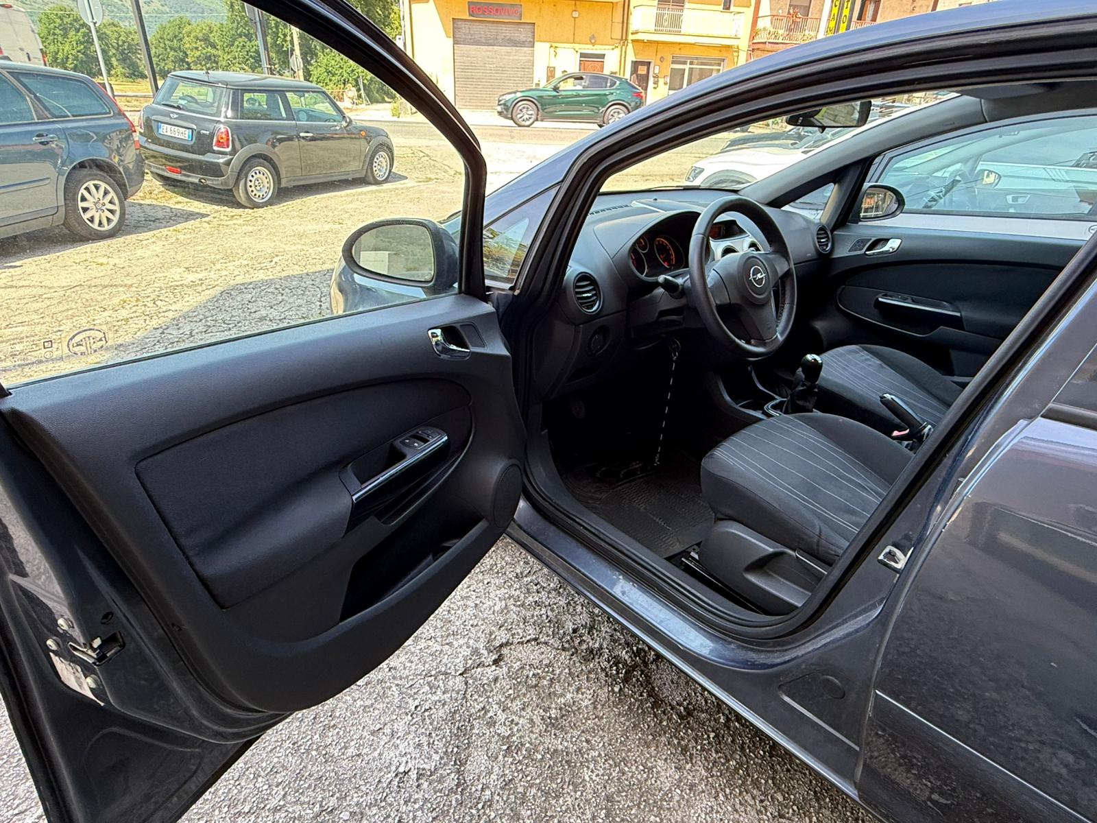 
OPEL Corsa 1.3 CDTI 2007 full									