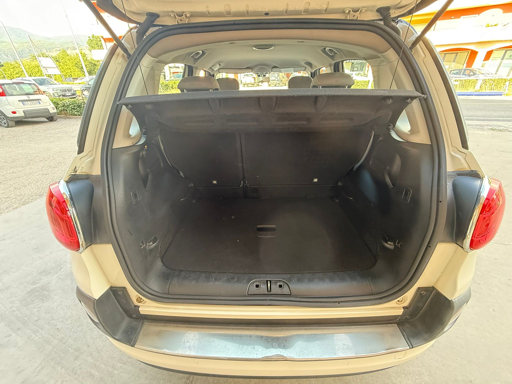
Fiat 500L 1.3 mjt Lounge 2013 full									