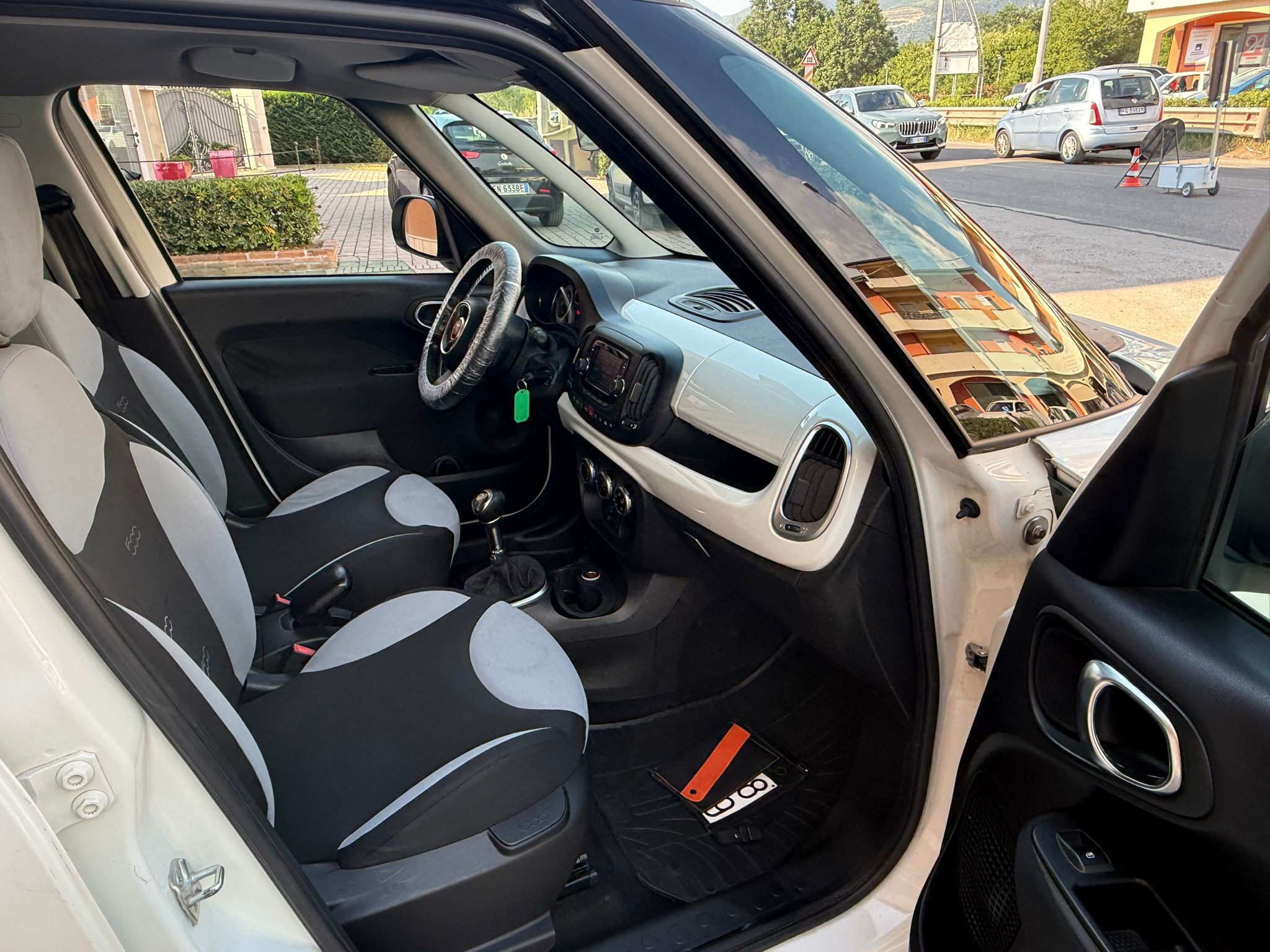 
Fiat 500L 1.3 mjt Lounge 2013 full									