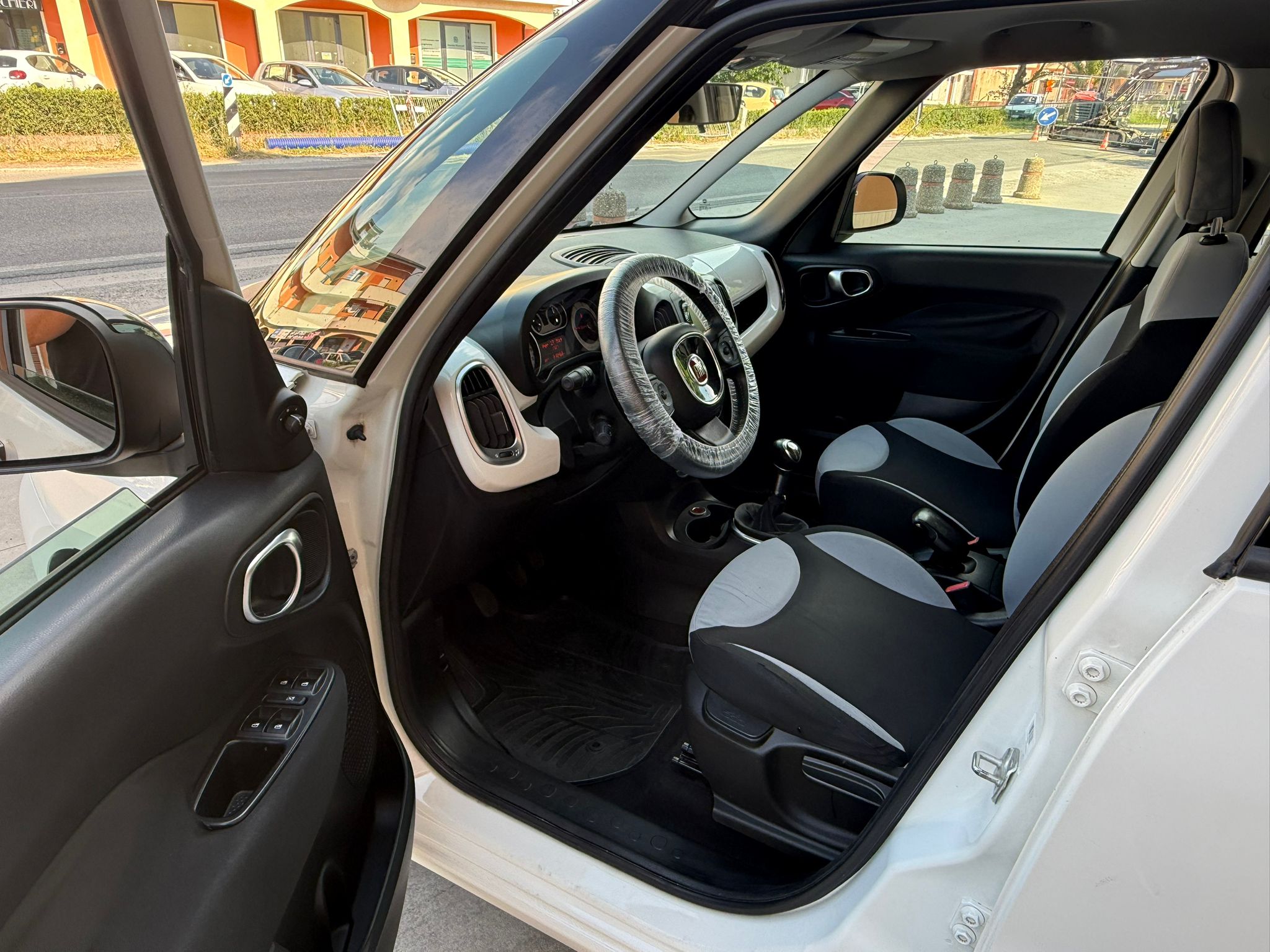 
Fiat 500L 1.3 mjt Lounge 2013 full									