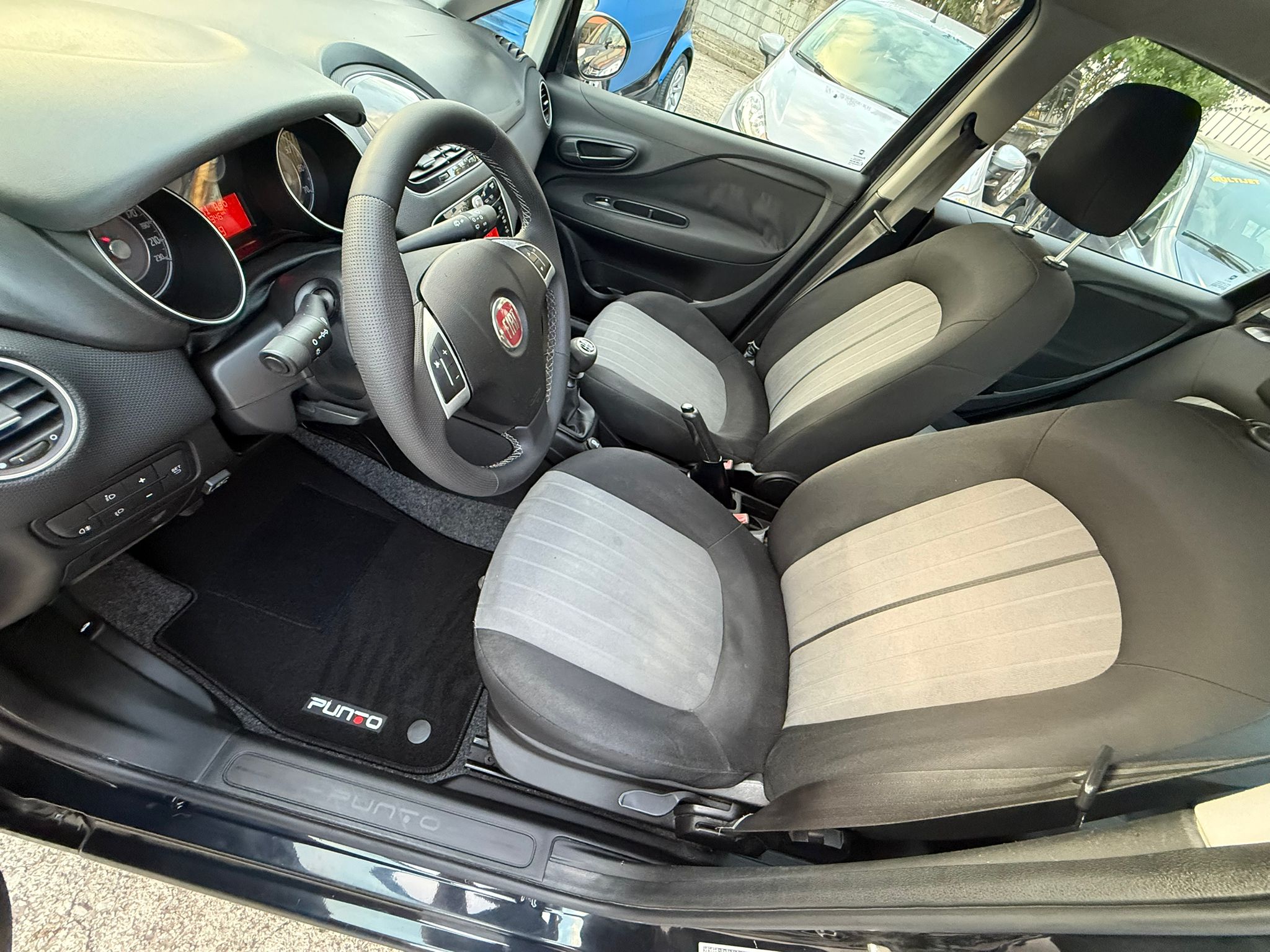 
Fiat Punto 1.2 gpl 2017 full									